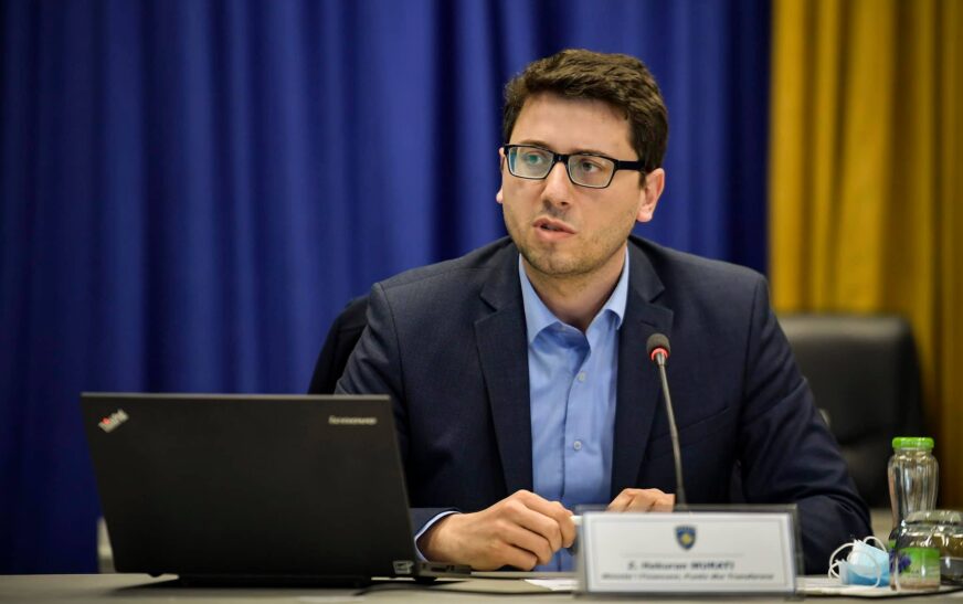 Katër pyetje për Hekuran Muratin nga Flaka Surroi