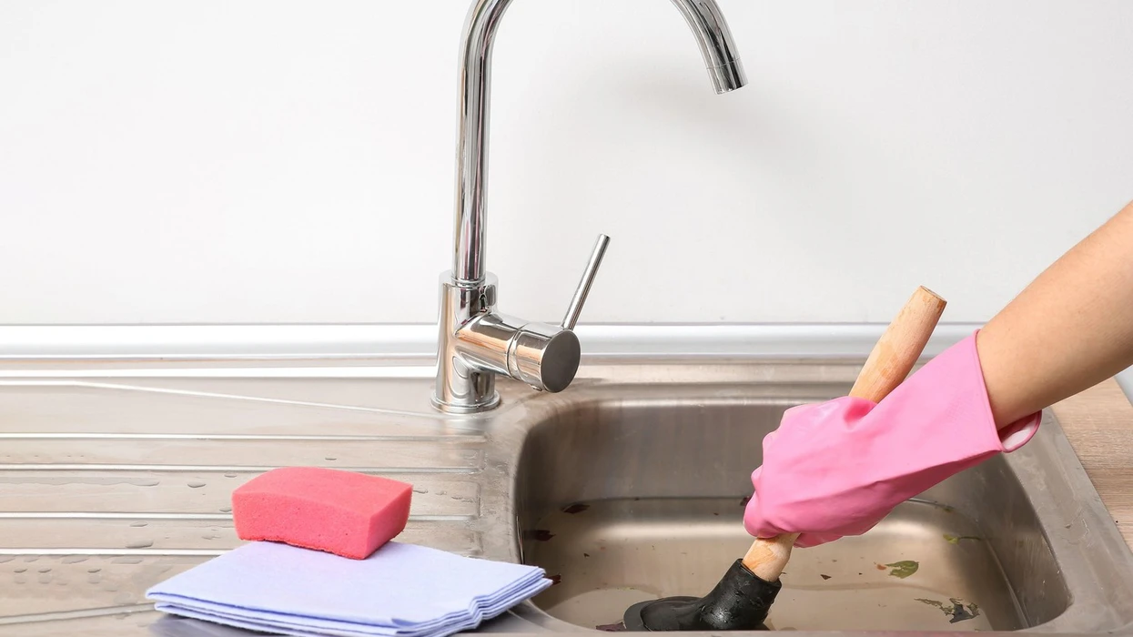 Ky produkt i zakonshëm kozmetik zhbllokon gypin e lavamanit për vetëm pak minuta