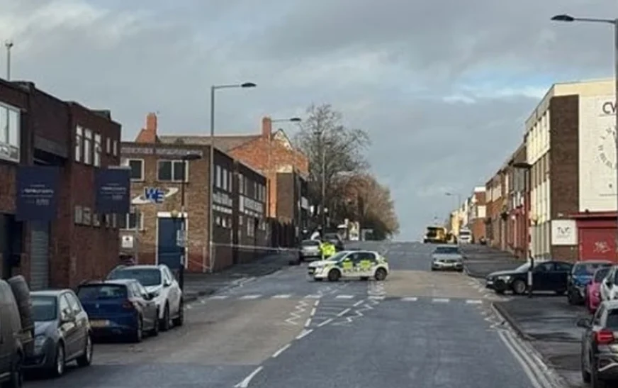 Edhe një Lamborghini prej 200,000 funtesh ishte “viktimë” e një përleshje masive në Birmingham të Anglisë