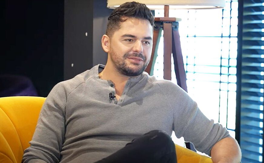 Pas kaq kohe i mbyllur, banori i BBVK-së merr vesh se ka vdekur Shpat Kasapi, e ka pasur shok, u mërzit e i përloti të gjithë