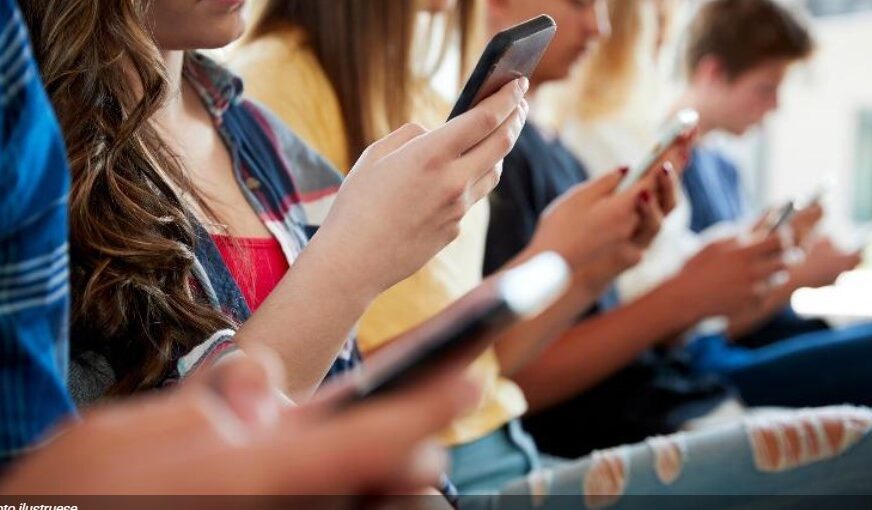 Studimi: Largimi nga rrjetet sociale, përmirëson nivelin e depresionit dhe ankthit