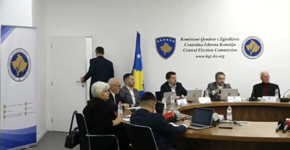 Anëtari boshnjak i KQZ’së lëshon mbledhjen, shkak kandidimi i motrës së Donika Kadajt: Po uzurpon vendet tona