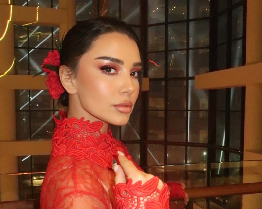 Megi Pojani “zjarr”, vjen me poza provokuese nga shtrati (Foto)