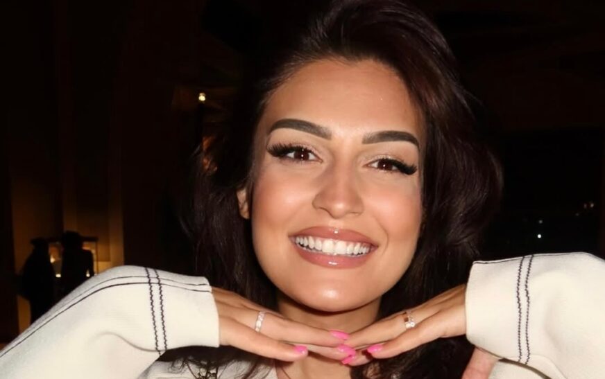 Publikohet fotografia e parë e Vesës në pritje të ëmbël, i paska rënë një nur shtatzënie – qenka shëndoshur pak