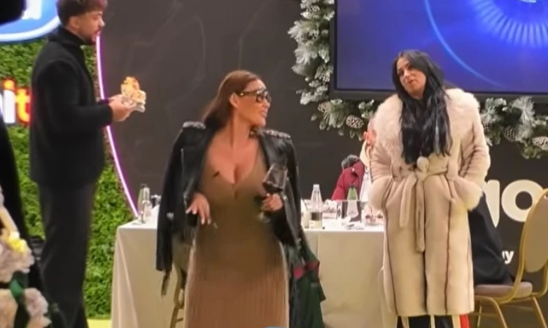 Fjolla përplaset me Shkurtën, i jep sqarim për fjalën ‘ubicë’ dhe e provokon me twerk