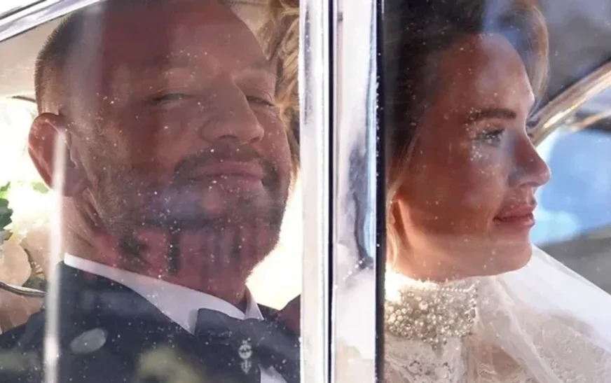 Martohen Conor McGregor dhe Dee Devlin – çifti kanë qenë në lidhje prej 17 vitesh dhe kanë bashkë katër fëmijë