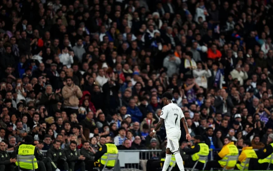 Të lodhur me paraqitjet e dobëta, tifozët e Realit fishkëllyen Vinin pas zëvendësimit