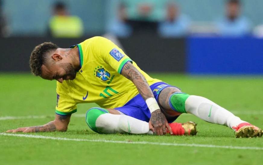 Neymar rrezikon seriozisht pjesëmarrjen në Kupën e Botës, do t’i nënshtrohet operacionit në gju