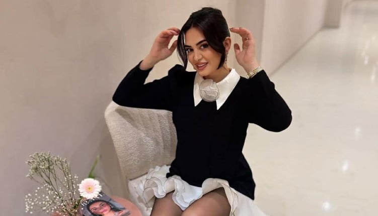 Kaq kohë pas martese, Albina Kelmendi shfaqet tamam si një nuse e shtëpisë, vishet për qejfin e vjehrrive të saj