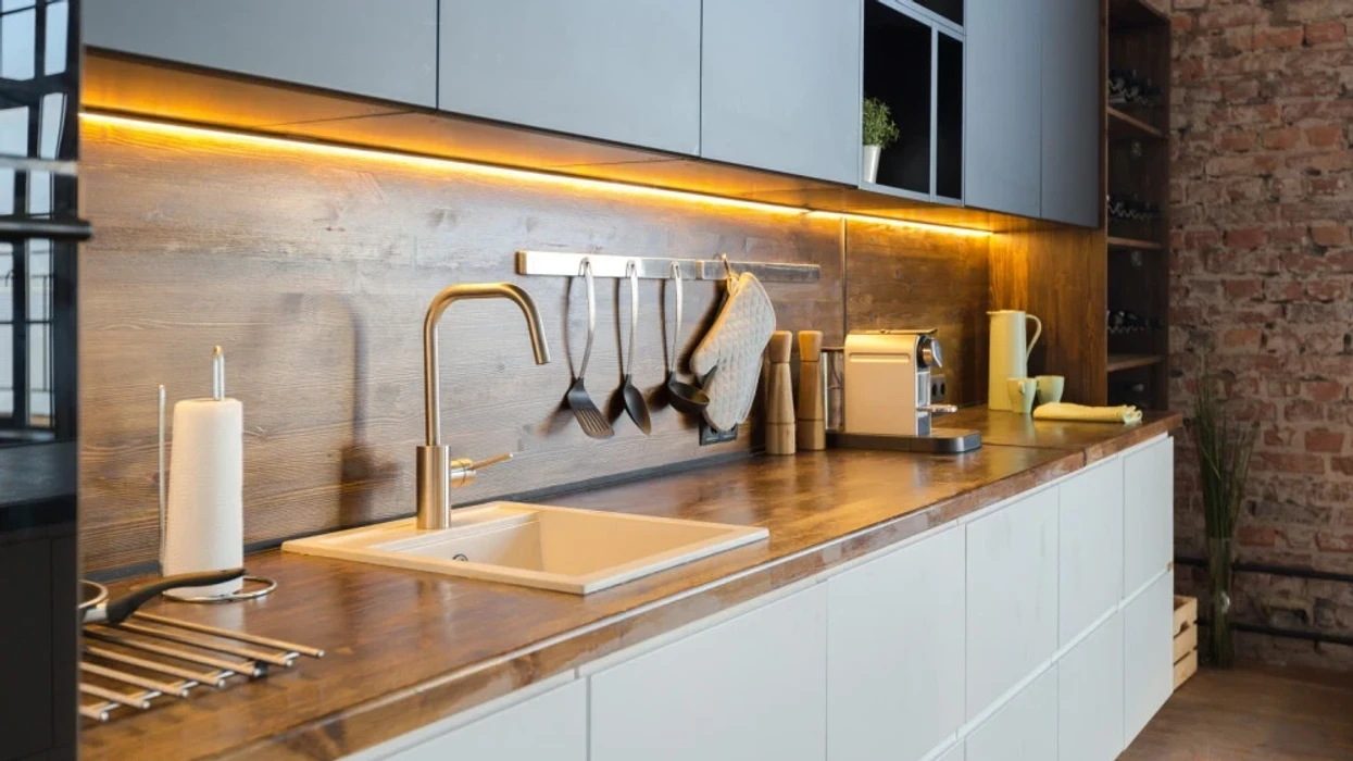 Pse disa ngjyra nuk funksionojnë në kuzhinë, edhe kur duken elegante