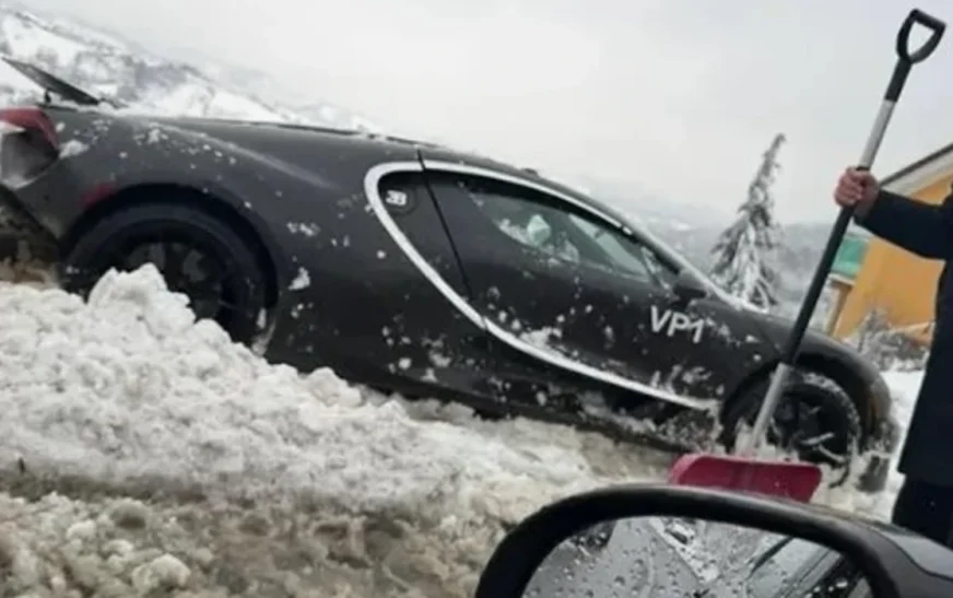 Një nga prototipet më të shtrenjta Bugatti është parë “i bllokuar në borë”