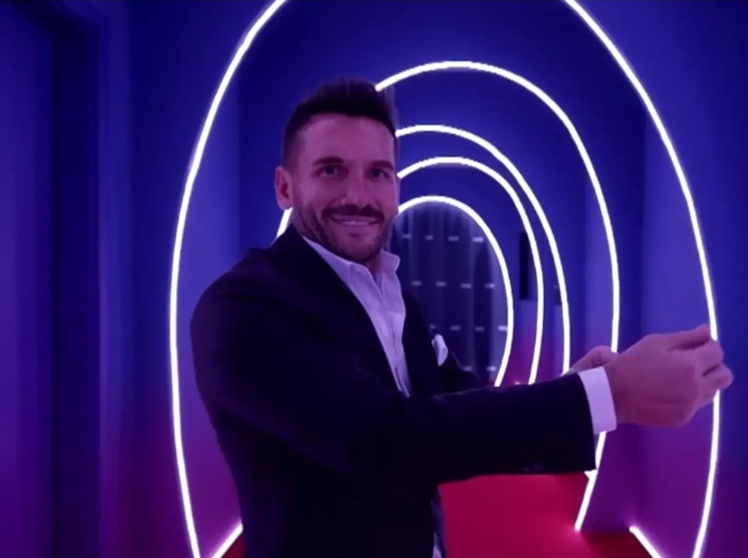 Fotot bëjnë xhiron e rrjetit, a është kjo gruaja misterioze e Ludo Lee?