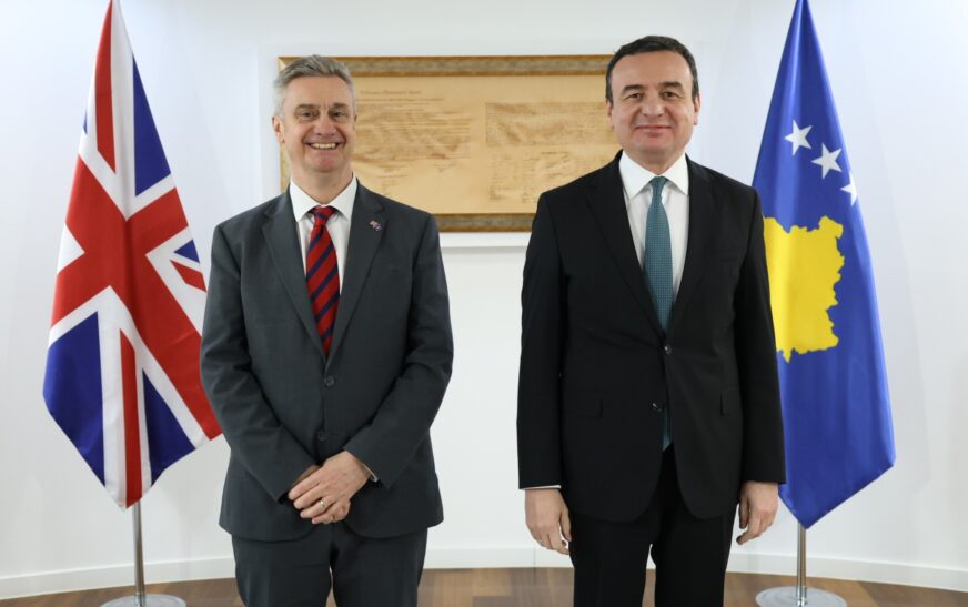 Ambasadori britanik takohet me Kurtin, diskutojnë për zgjedhjet – përmendet edhe dialogu