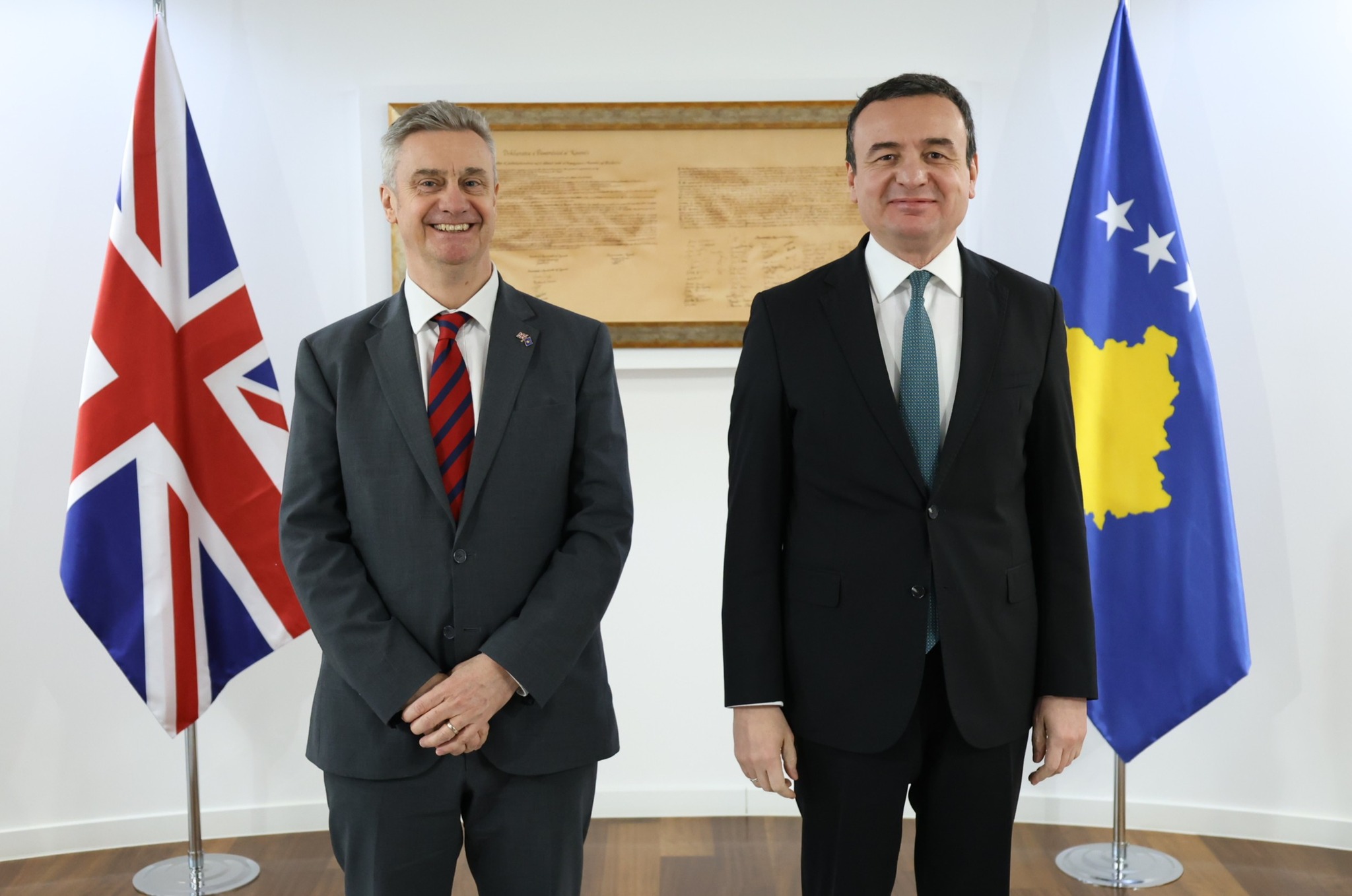 Ambasadori britanik takohet me Kurtin, diskutojnë për zgjedhjet – përmendet edhe dialogu