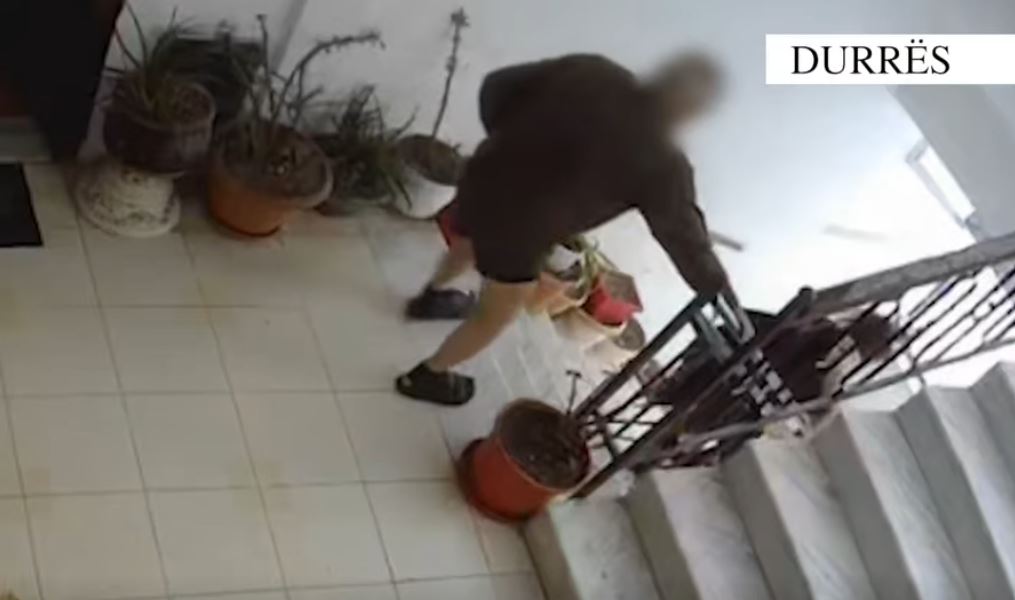 Dalin pamjet, 76 vjeçari në Durrës tenton ta eliminoi bashkëshorten me shkop të drurit