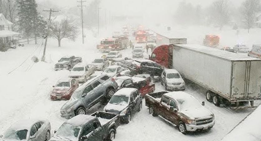 Aksident zinxhir në SHBA, përfshihen 45 makina, shkak stuhia e borës