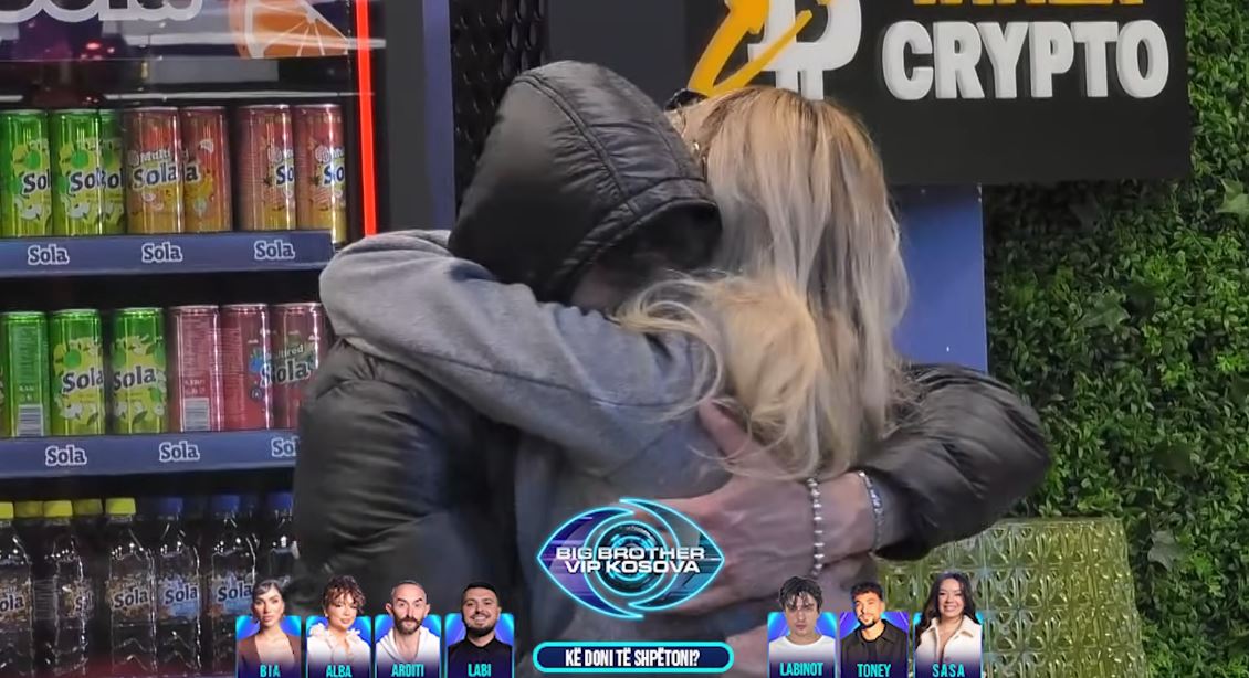 “A më qaf”, Klodi e Elijona me përqafim të ngrohtë (VIDEO)