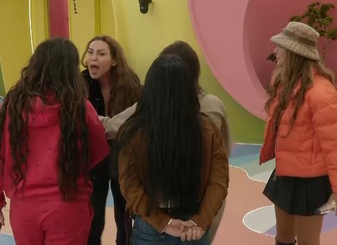 Situata del jashtë kontrollit, banorët futen në mes Fjollës dhe Shkurtës (VIDEO)