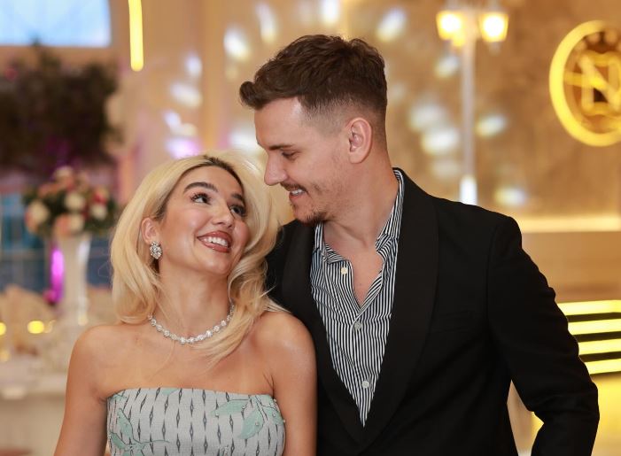 “U rrëzova dhe pashë …”, gjendet vetura e Adrit, këngëtari reagon me një thumb