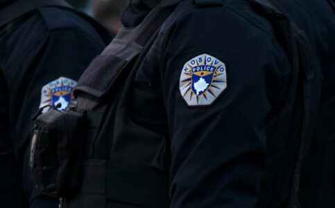 Hyri me forcë në një shtëpi dhe vodhi mjete pune, kapet i dyshuari në Prishtinë