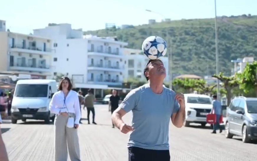 Moment historik në Himarë: Shqiptari bëhet rekordmen botëror