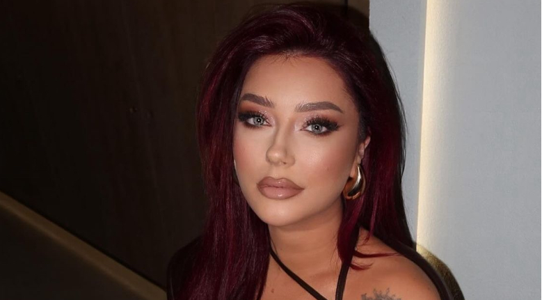 “Ky cikël po bëhet mbytës”, Ronela Hajati ndan mesazhet fyese që po merr në rrjet