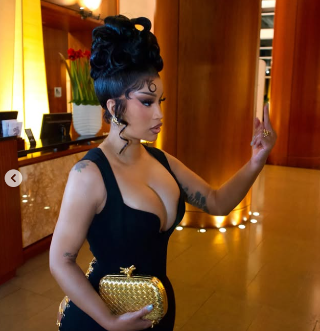 Cardi B merr vëmendjen në festën e 32-vjetorit të Stefon Diggs