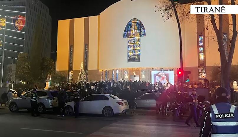 Policia ‘blindon’ Tiranën për festimet e Vitit të Ri