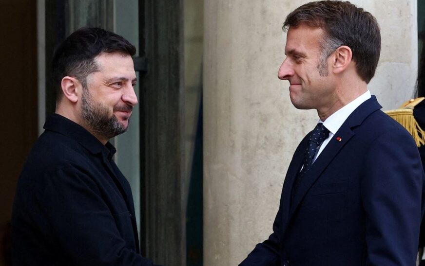 Zelensky dhe Macron diskutojnë në Paris për përfundimin e luftës në Ukrainë
