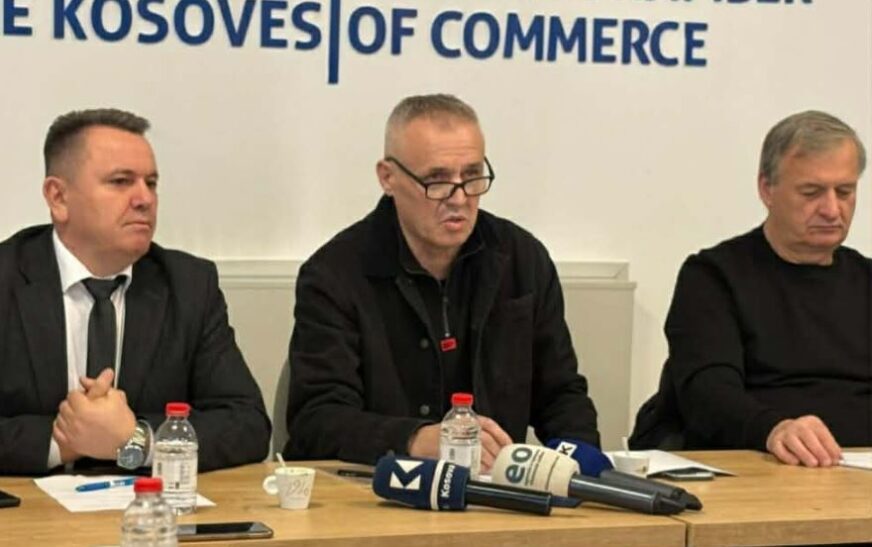 Berjani kërkon shpërndarjen e rezervave shtetërore të naftës në të gjitha pikat e karburantit  