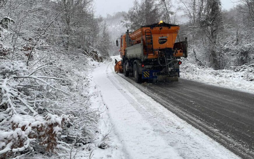 Fillon kriposja dhe pastrimi i rrugëve, Durmishi apelon qytetarët për kujdes në vozitje