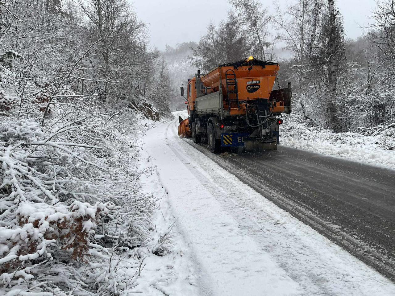 Fillon kriposja dhe pastrimi i rrugëve, Durmishi apelon qytetarët për kujdes në vozitje