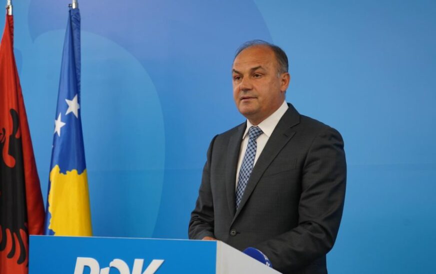 Hoxhaj ngre alarmin: Pasaporta e Serbisë e pranuar nga BE është dëmi kolosal i Kurtit për Kosovën!