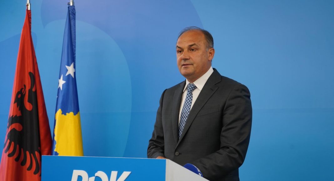 Hoxhaj ngre alarmin: Pasaporta e Serbisë e pranuar nga BE është dëmi kolosal i Kurtit për Kosovën!