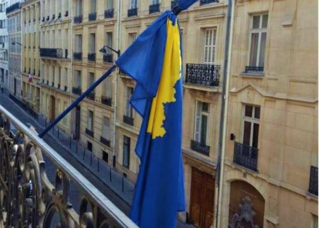 Ambasada e Kosovës në Paris do t’i ndërpres shërbimet konsullore për mbi 2 javë