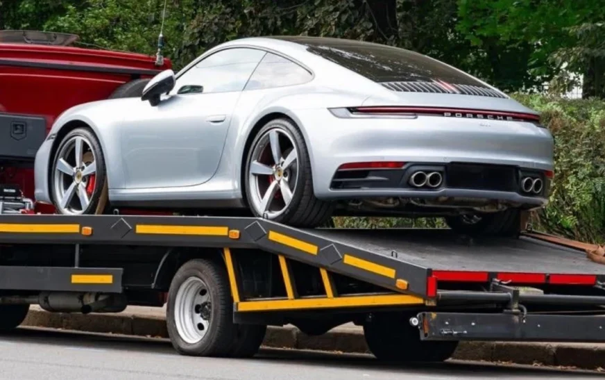 Panik në Rusi, qindra vetura Porsche “u ndalën papritur dhe nuk mund të lëviznin”