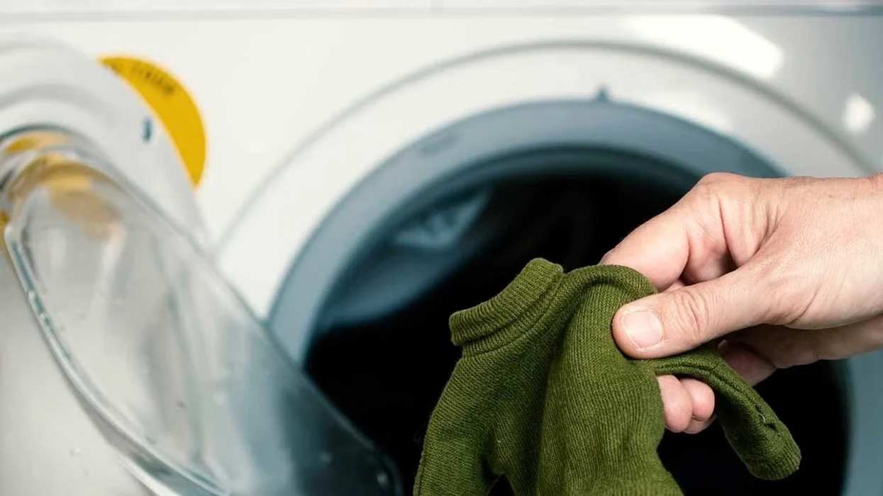 Gabimi në rrobalarëse që po ju dëmton veshjet: Ekspertët tregojnë si të zgjasë gardëroba