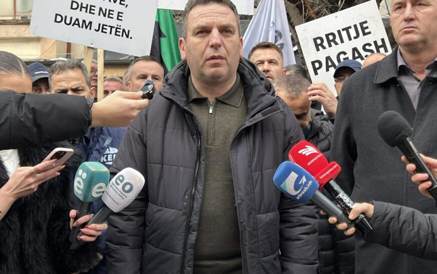 Punëtorët e KEK-ut protestojnë, demantojnë deklaratën e kryeshefit për pagat