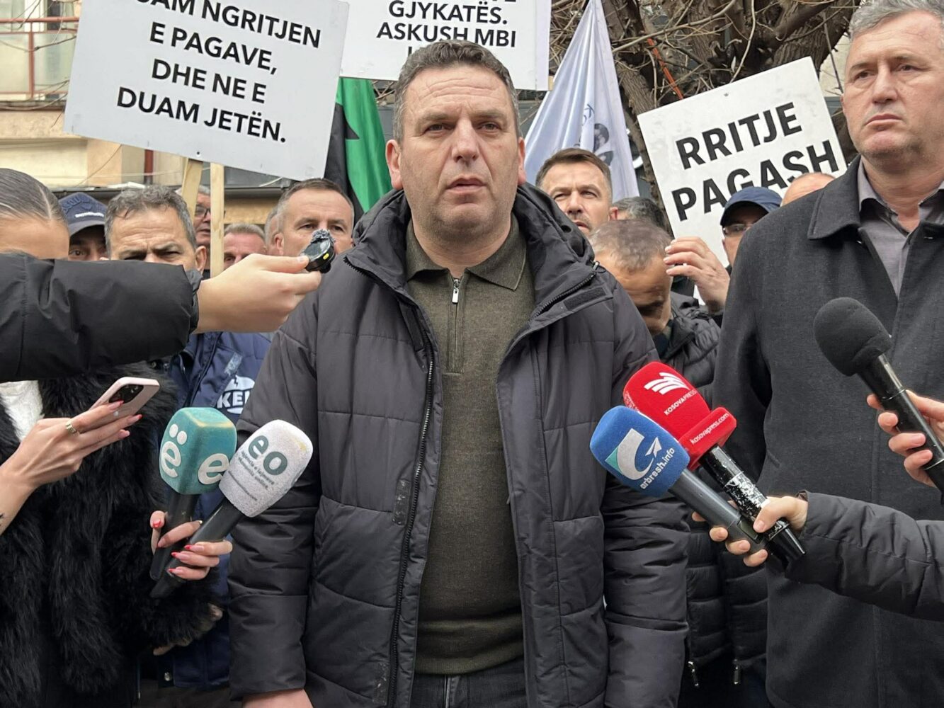 Punëtorët e KEK-ut protestojnë, demantojnë deklaratën e kryeshefit për pagat