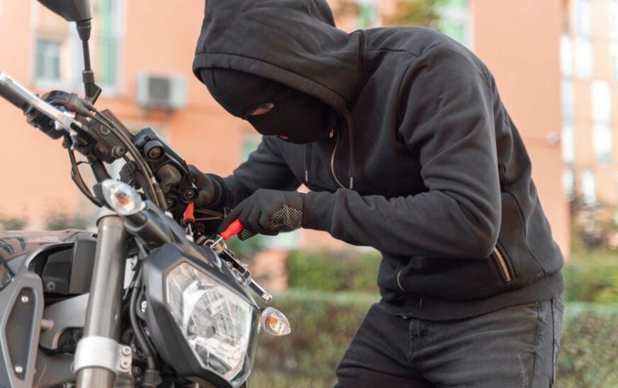 Policia e Gjilanit kap dy hajna të motoçikletave