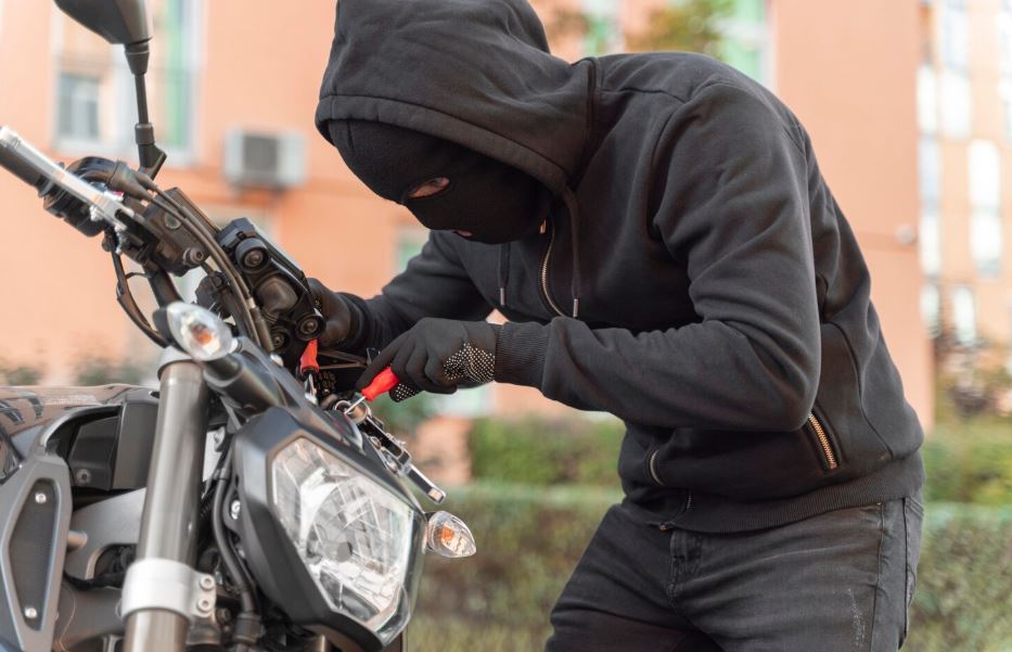 Policia e Gjilanit kap dy hajna të motoçikletave