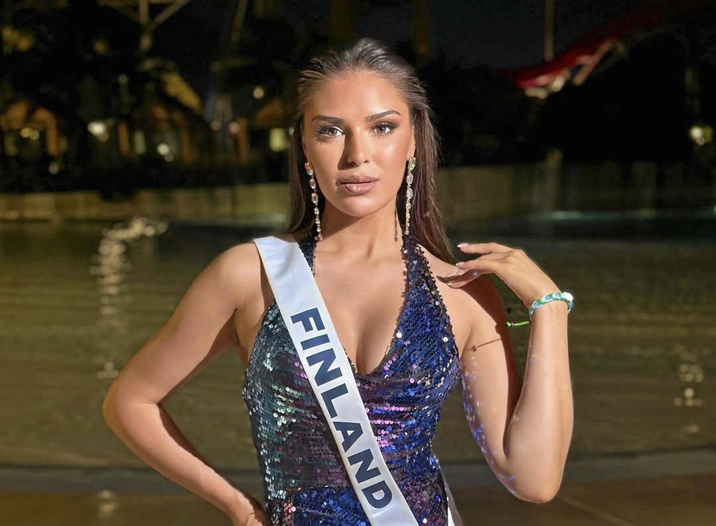 Veprim i konsideruar racist– Vajzës me origjinë nga Kosova që u kurorëzua “Miss Finlanda 2025” i “rrëshqet” kurora nga duart