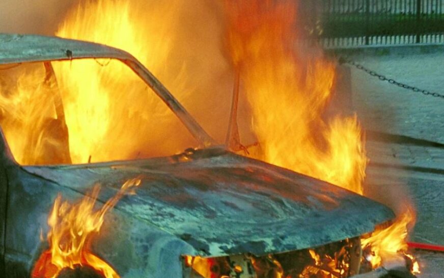 Arrestohet 23-vjeçari, dyshohet për djegien e një veture në Lipjan