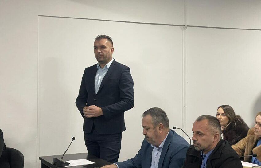 Betohet kryetari i ri në Zubin Potok: Do punoj me nder dhe besnikëri