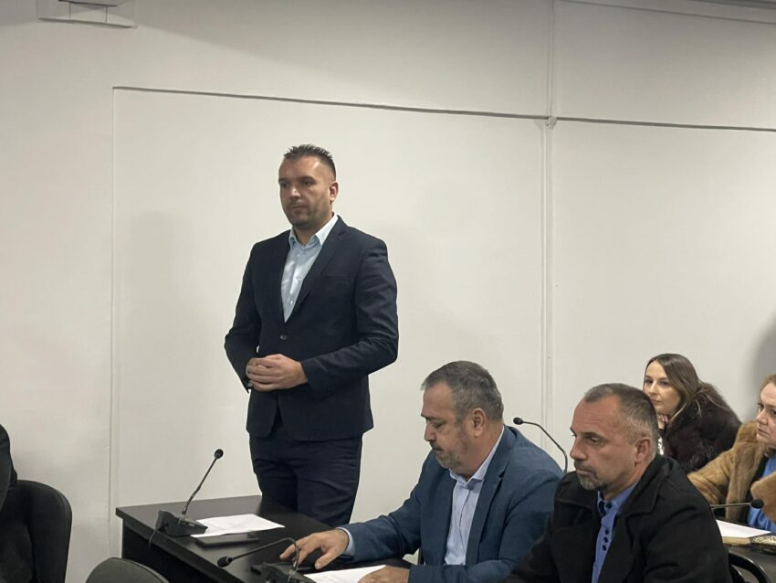 Betohet kryetari i ri në Zubin Potok: Do punoj me nder dhe besnikëri