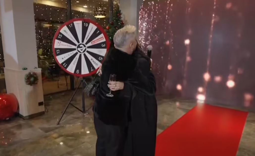 “Të kam lëndu…”, momenti emocionues kur përqafohen Dafina e Labi