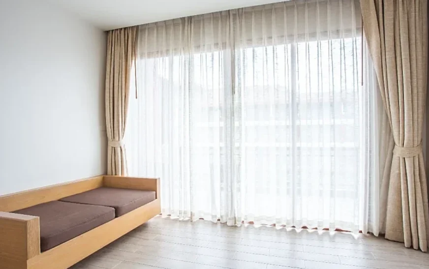 Perde të gjata apo të shkurtra, këshilla për zgjedhjen e përkryer për shtëpinë tuaj