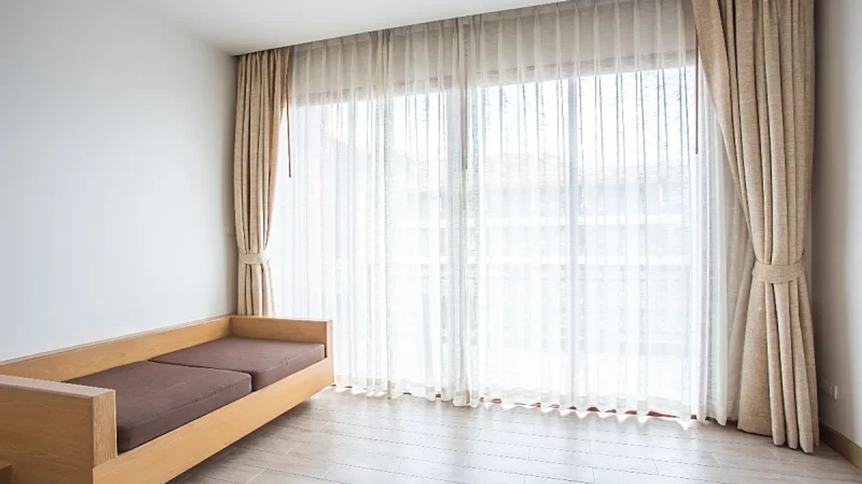 Perde të gjata apo të shkurtra, këshilla për zgjedhjen e përkryer për shtëpinë tuaj