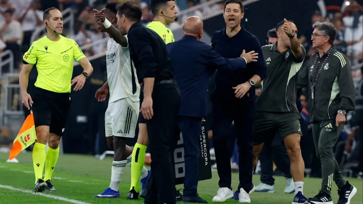 Xabi Alonso i del në mbrojtje Viniciusit, ‘godet’ Simeonen pas përplasjes verbale me brazilianin