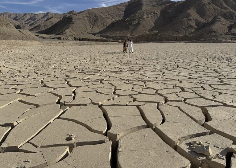 Paralajmëron OKB: Bota po mbetet pa ujë